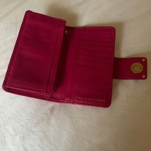 Marc Jacobs wallet (fushia)